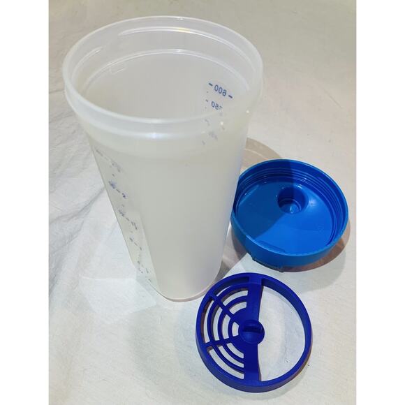 Tupperware Quick Shake Container 2.5 Cup Blue Mixing Cup Blender Pouring Lid - Picture 5 of 7